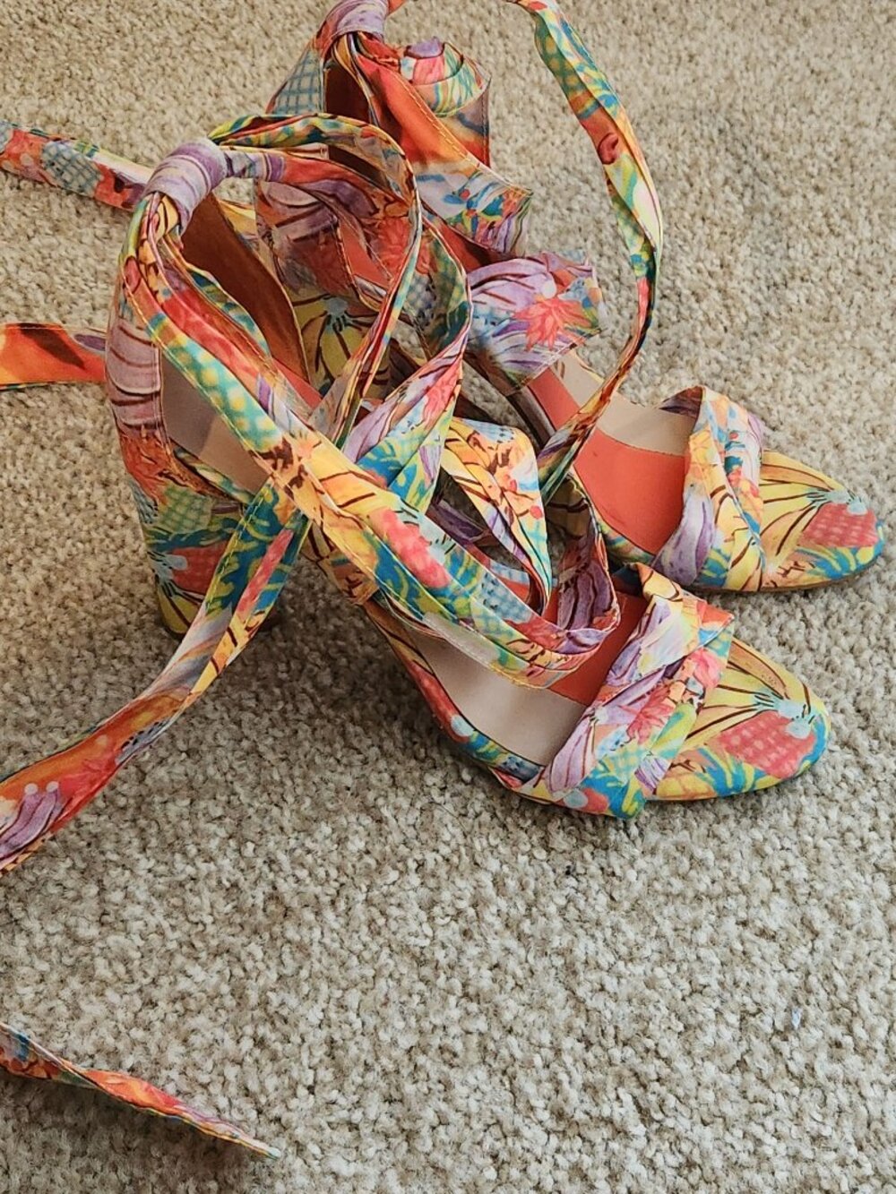 8.5 Colorful/tropical Gianni Bini block heel - Picture 5 of 5